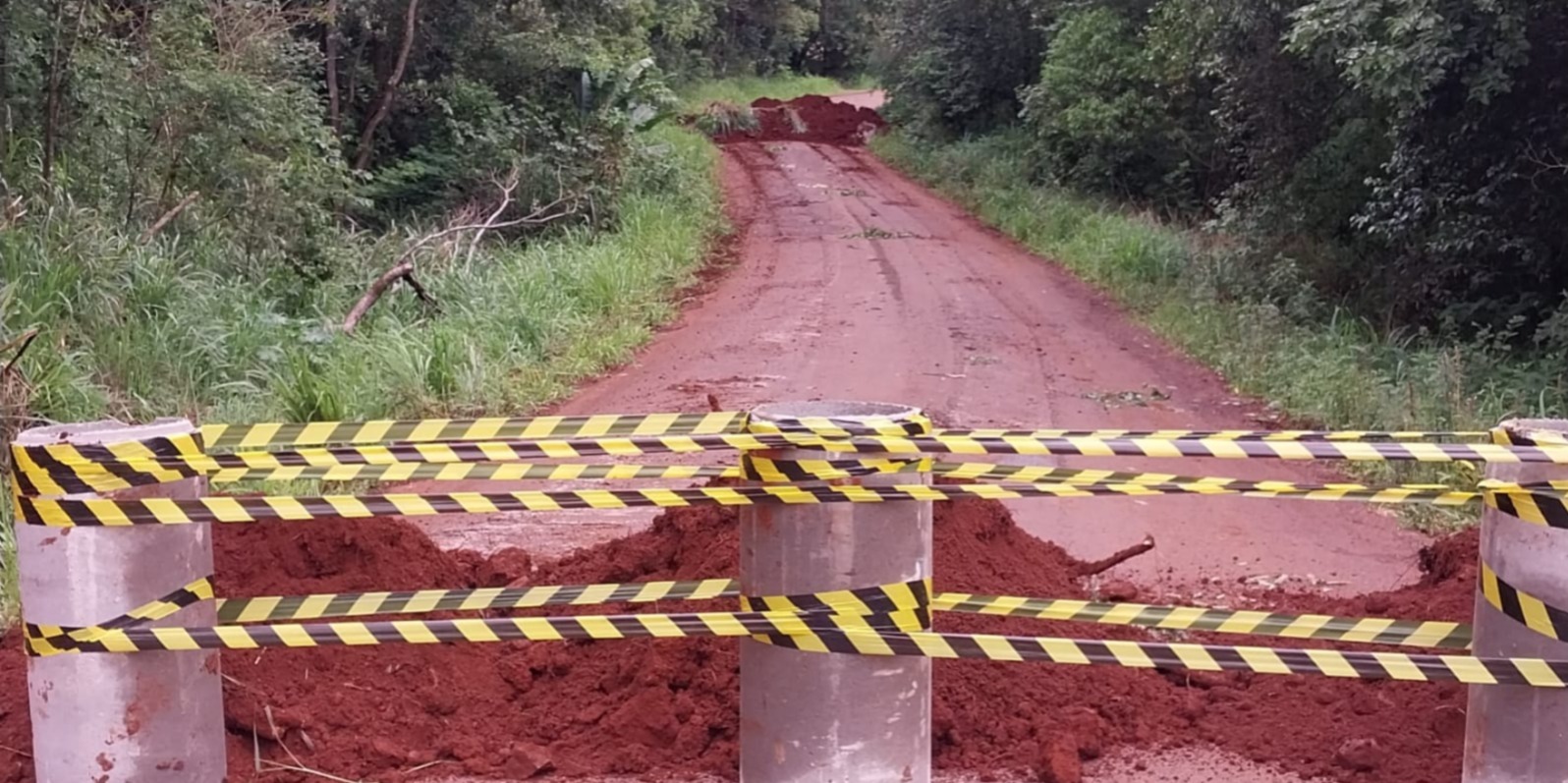 Trecho da Linha Scanagatta é interditado após desmoronamento