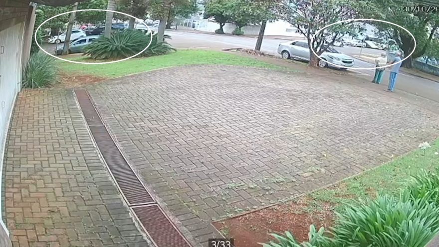 Câmera de segurança registra acidente com cinco veículos no Centro de Cascavel