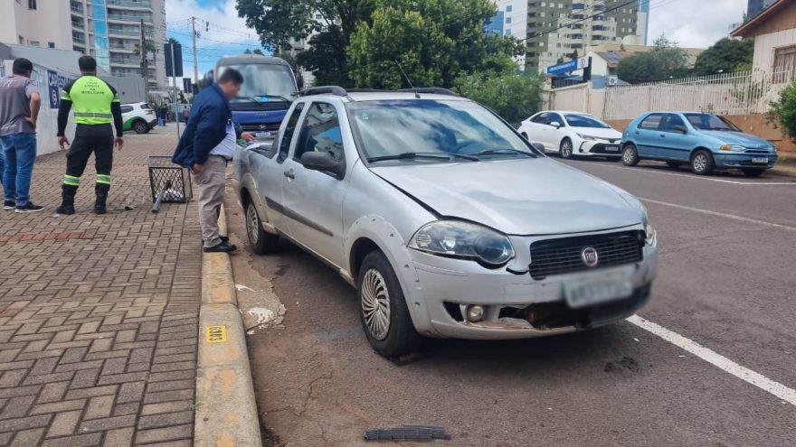 Ônibus da Saúde perde o controle e provoca acidente com cinco veículos no Centro de Cascavel