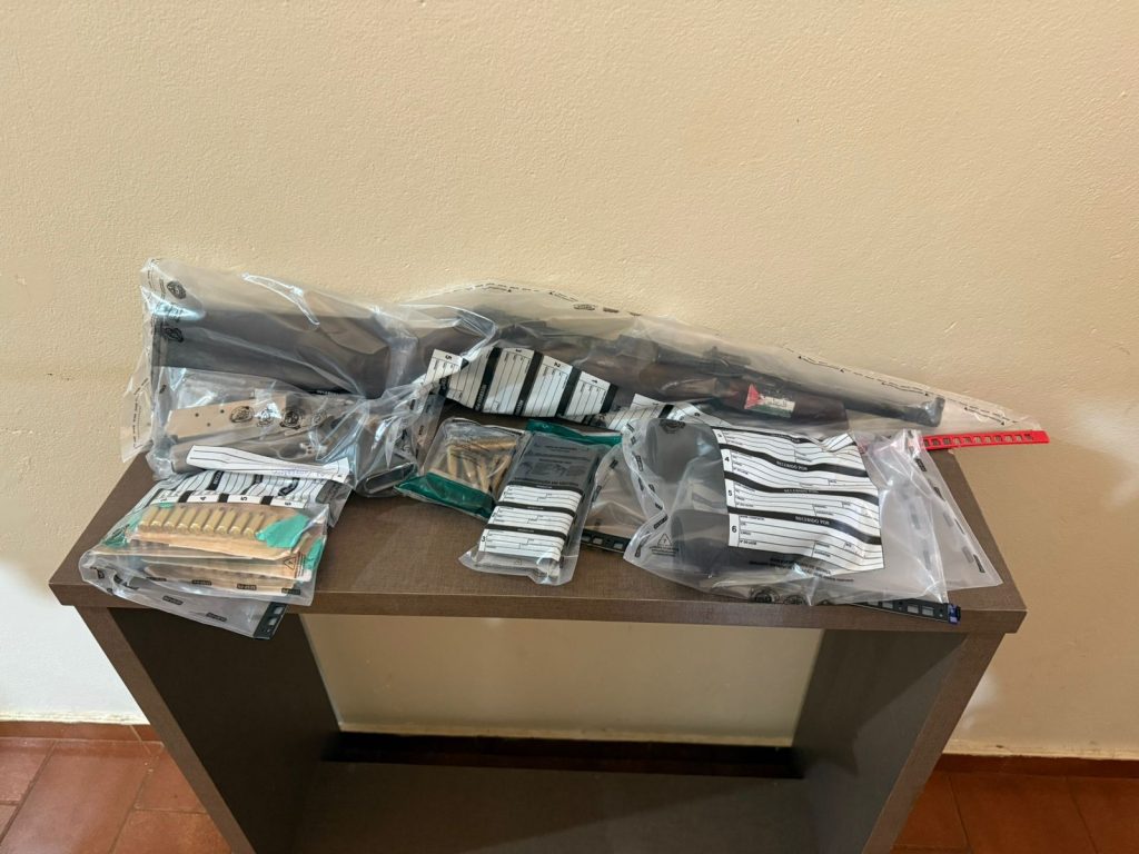 Polícia Militar apreende arsenal em residência durante operação em Palotina Polícia Militar apreende arsenal em residência durante operação em Palotina