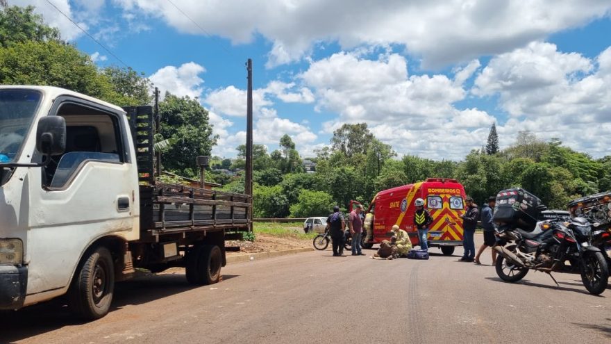 Acidente entre motocicleta e caminhonete mobiliza socorristas em Cascavel