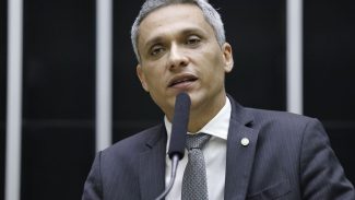 Moraes suspende ação penal contra deputado Gustavo Gayer