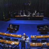 Imagem referente a Congresso aprova isenção do IR por tempo indeterminado