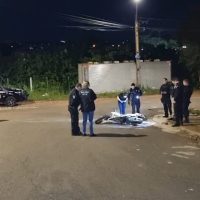Imagem referente a Correria policial: Homem é baleado no Bairro Brasmadeira e atirador abandona moto durante fuga