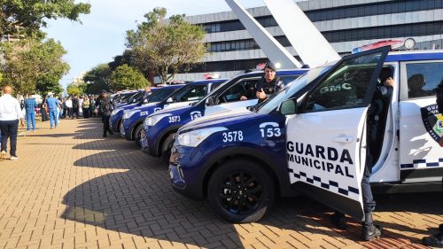 Prefeitura de Cascavel investe mais de R$ 500 Mil em novos uniformes e equipamentos para Guarda Municipal Prefeitura de Cascavel investe mais de R$ 500 Mil em novos uniformes e equipamentos para Guarda Municipal