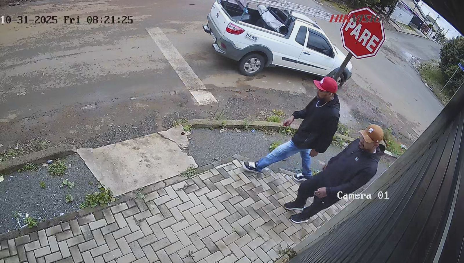 PCPR divulga imagens de homens suspeitos por roubo ocorrido em Guarapuava