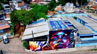 Telhado na Cidade de Deus diz: 