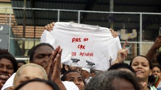 Moradores de favelas protestam no Rio após megaoperação com 121 mortos Moradores de favelas protestam no Rio após megaoperação com 121 mortos