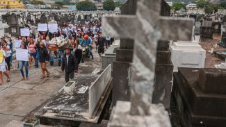PT, PSOL e PCdoB pedem ao STF acesso de familiares à perícia de corpos PT, PSOL e PCdoB pedem ao STF acesso de familiares à perícia de corpos