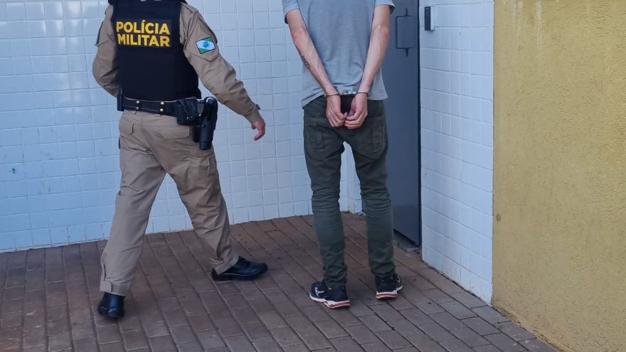Homem de 43 anos é detido no Centro de Cascavel com mandado de prisão em aberto