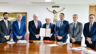 Lula assina projeto de lei Antifacção e envia ao Congresso Lula assina projeto de lei Antifacção e envia ao Congresso