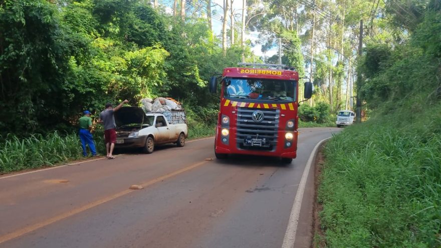 Princípio de incêndio em veículo mobiliza Corpo de Bombeiros à Estrada Rio da Paz