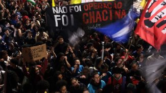 Em atos, movimento negro pede investigação independente de ação no Rio Em atos, movimento negro pede investigação independente de ação no Rio