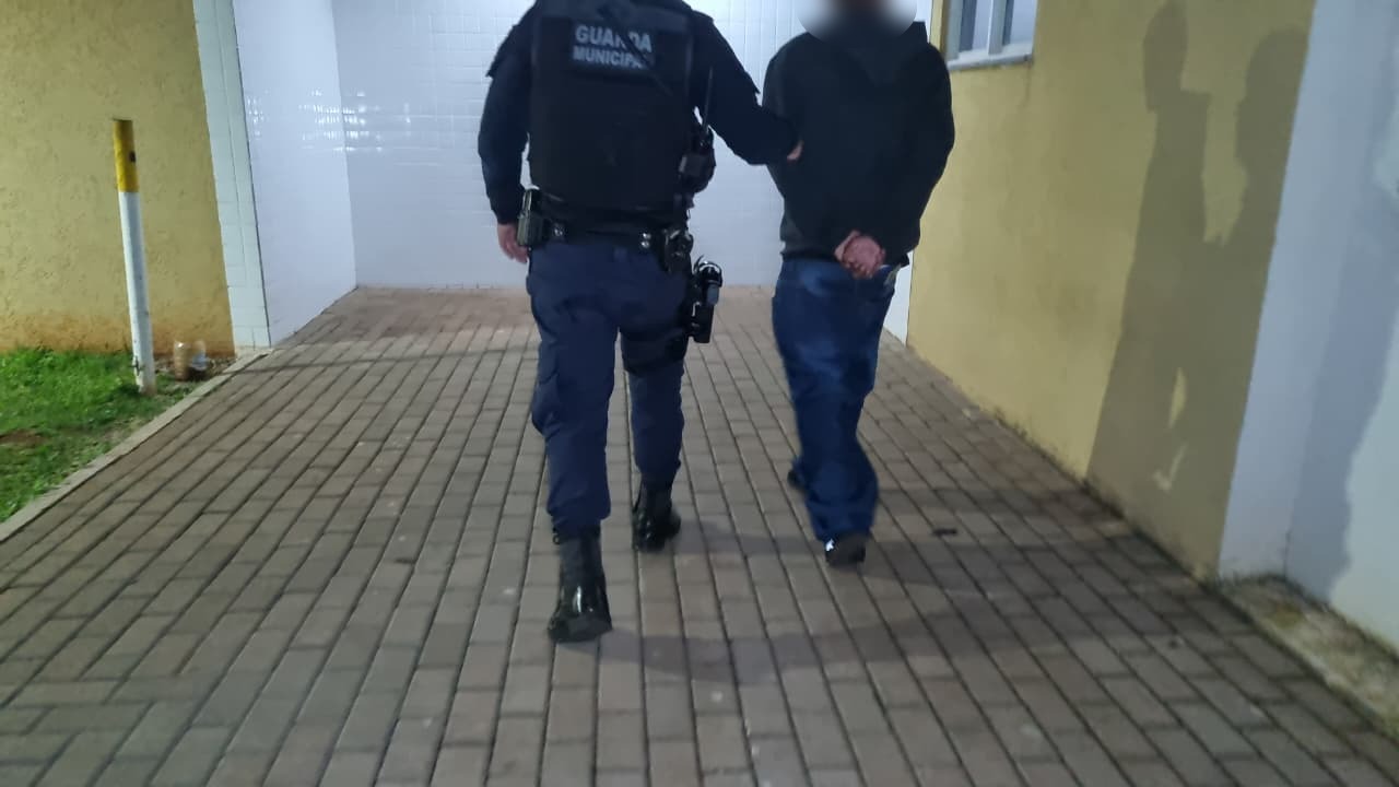 Adolescente flagrado fumando maconha no Terminal Leste é apreendido pela GM