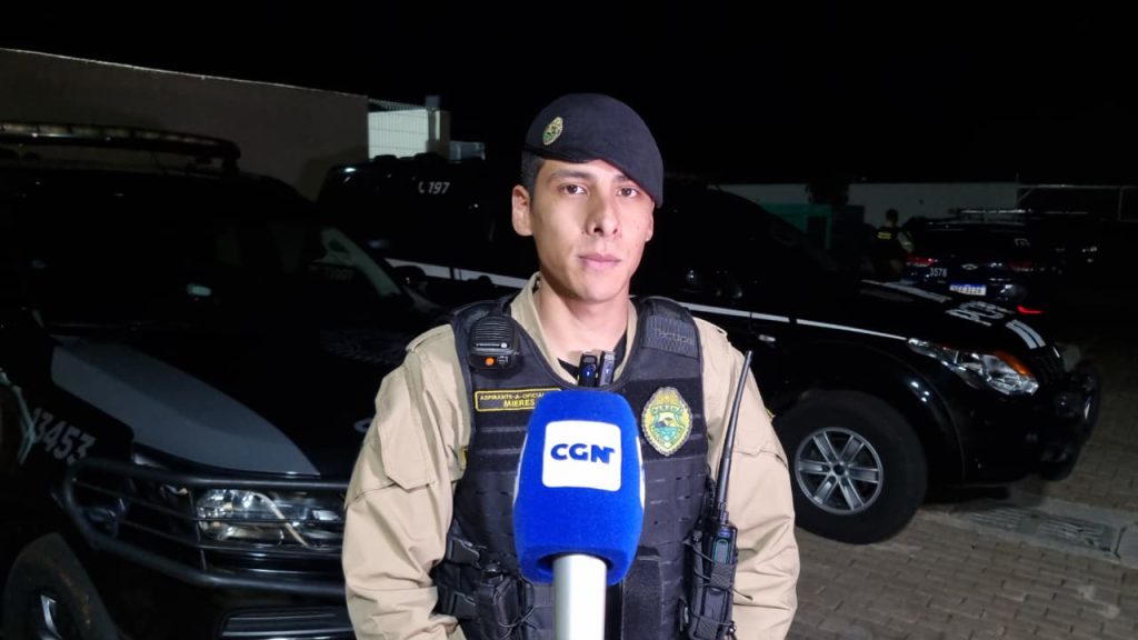 Trio cai por tráfico e mulher vai presa após ataque com faca em Cascavel; PM traz detalhes Trio cai por tráfico e mulher vai presa após ataque com faca em Cascavel; PM traz detalhes