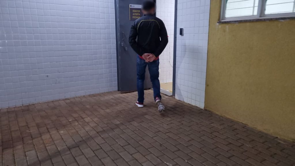 Motorista é encaminhado à Delegacia após teste do bafômetro acusar embriaguez durante blitz em Cascavel Motorista é encaminhado à Delegacia após teste do bafômetro acusar embriaguez durante blitz em Cascavel