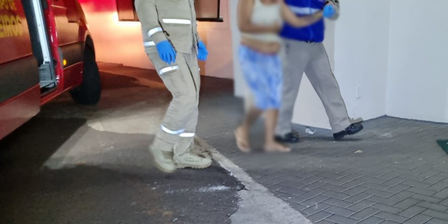 Mulher se fere com faca durante discussão familiar em Cascavel