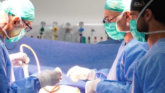 Paixão pela profissão mantém médicos longevos na ativa