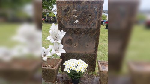 Túmulo é depredado na véspera do Dia de Finados em Cascavel