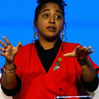 Liderança jovem da COP quer justiça climática no centro da conferência Imagem referente a Liderança jovem da COP quer justiça climática no centro da conferência