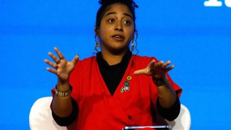 Liderança jovem da COP quer justiça climática no centro da conferência Liderança jovem da COP quer justiça climática no centro da conferência