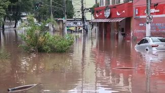 Domingo de Finados começa com chuva em São Paulo Domingo de Finados começa com chuva em São Paulo