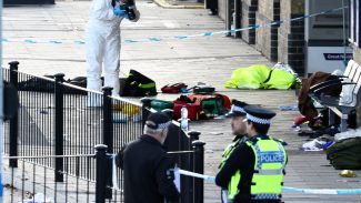 Ataque a trem em Cambridge deixa nove pessoas em estado grave Ataque a trem em Cambridge deixa nove pessoas em estado grave