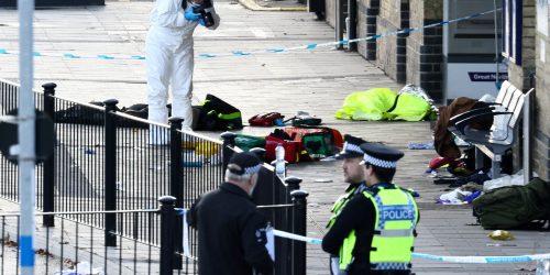 Ataque a trem em Cambridge deixa nove pessoas em estado grave Imagem referente a Ataque a trem em Cambridge deixa nove pessoas em estado grave