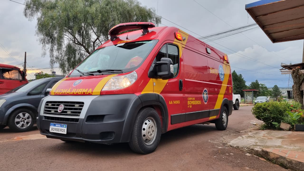 Homem cai e bate a cabeça no meio-fio no Bairro Morumbi Homem cai e bate a cabeça no meio-fio no Bairro Morumbi