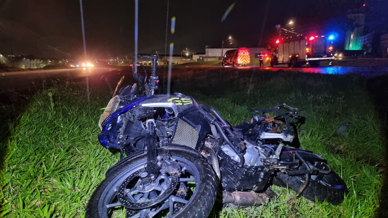 Piloto de BMW fica ferido ao sofrer queda na BR-467 em Cascavel