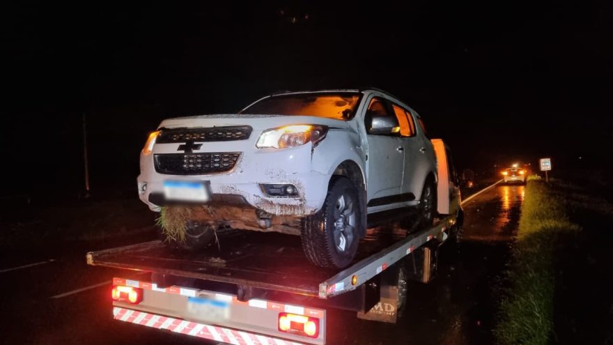 Trailblazer aquaplana, sai da pista e para na contramão da BR-163 em Cascavel