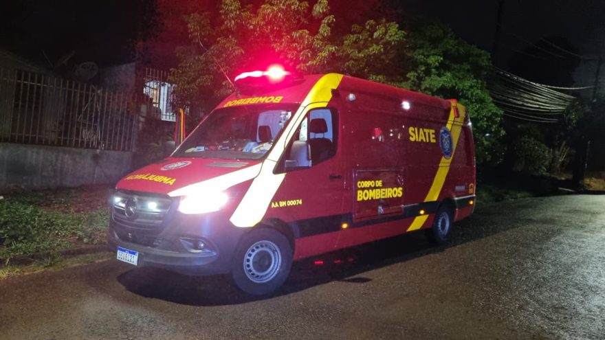 Homem cai de moto e fratura a clavícula na Avenida Sabiá, no Bairro Floresta