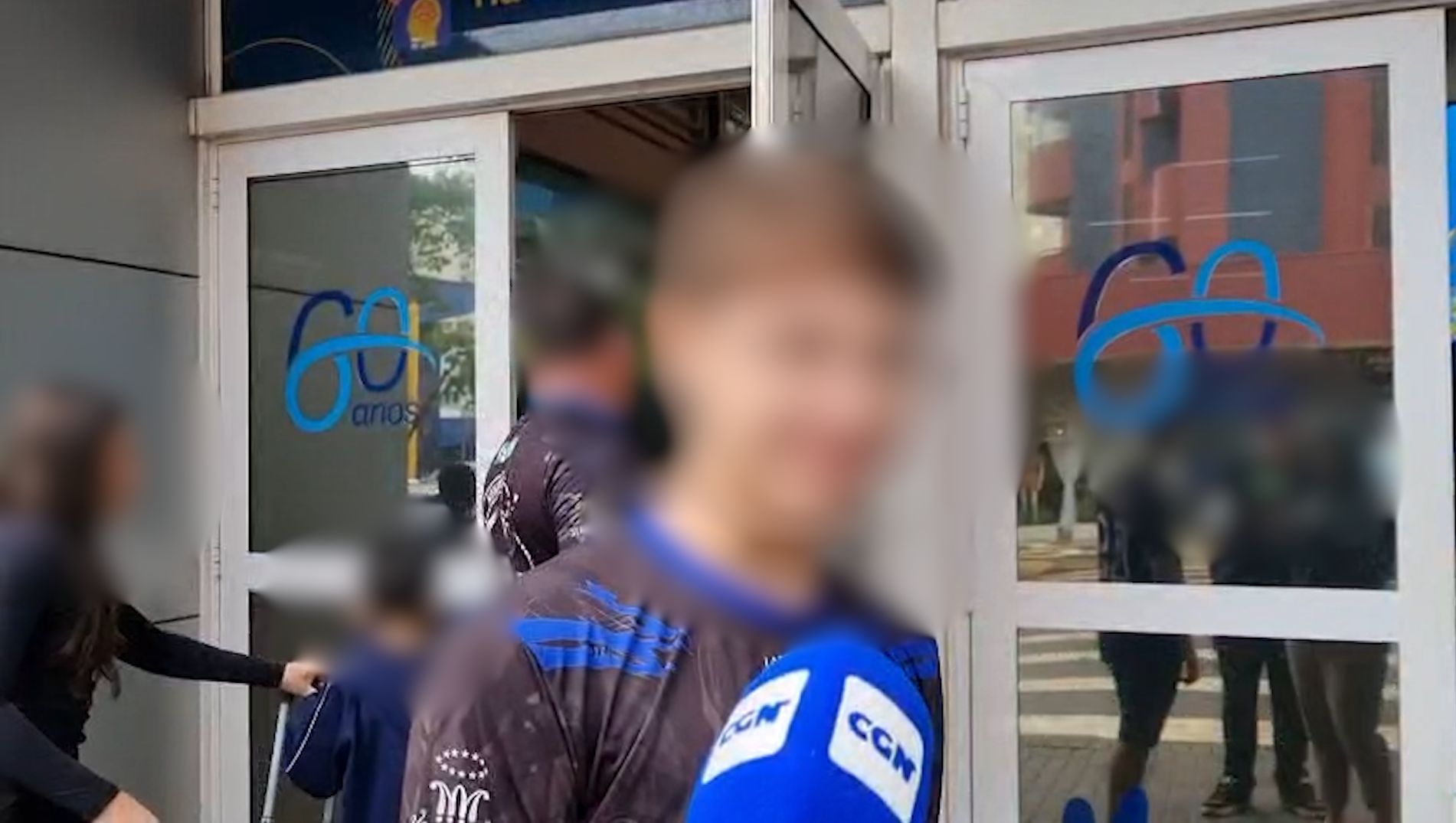 "Cheiro de gás muito forte e cheio de fumaça", afirma aluno sobre incêndio em colégio no Centro