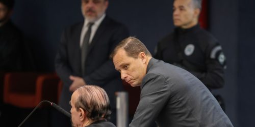 Mauro Cid passa por audiência no STF e retira tornozeleira eletrônica Imagem referente a Mauro Cid passa por audiência no STF e retira tornozeleira eletrônica