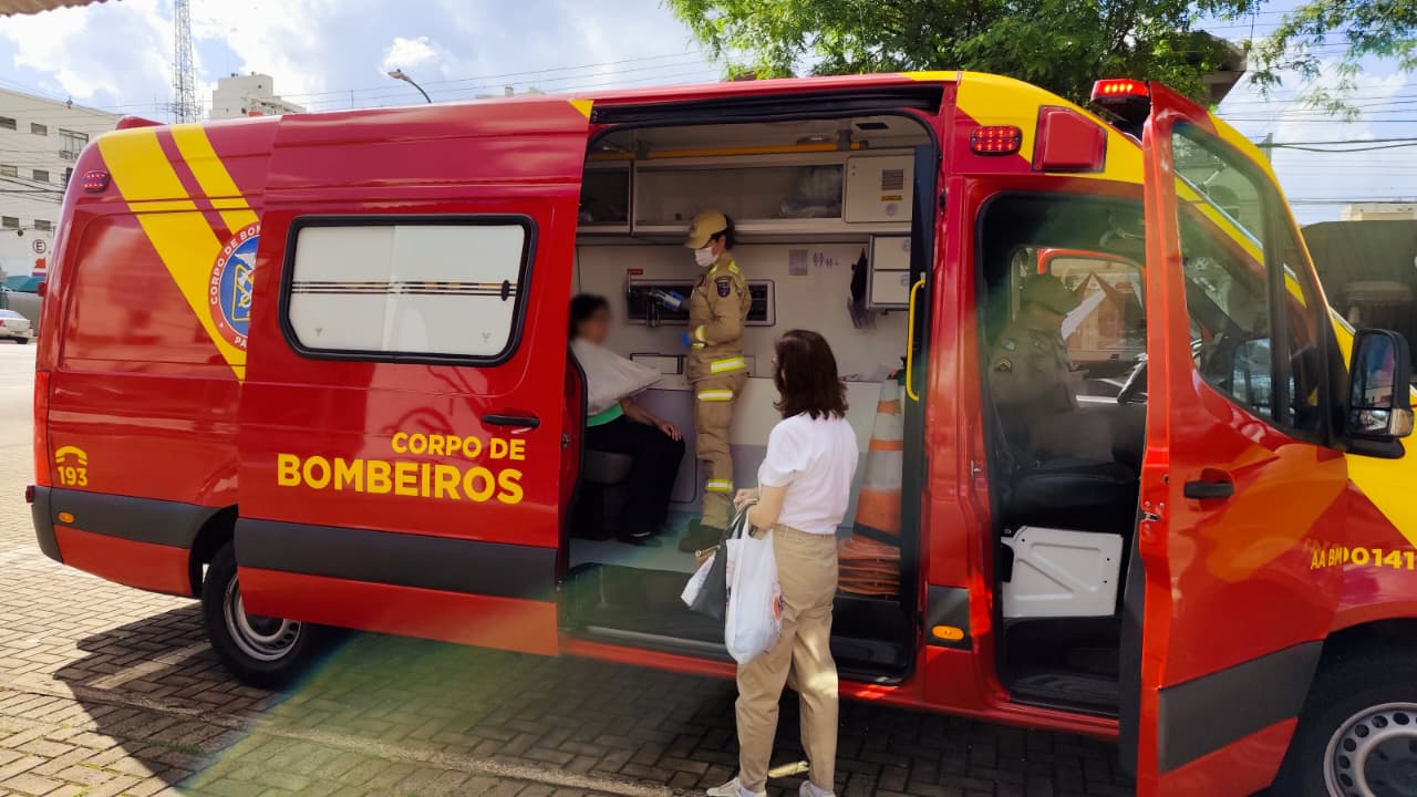 Mulher de 73 anos sofre fratura após queda na Avenida Brasil