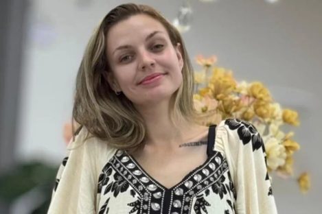 Jovem absolvida após seis anos presa morre de câncer dois meses depois Imagem referente a Jovem absolvida após seis anos presa morre de câncer dois meses depois