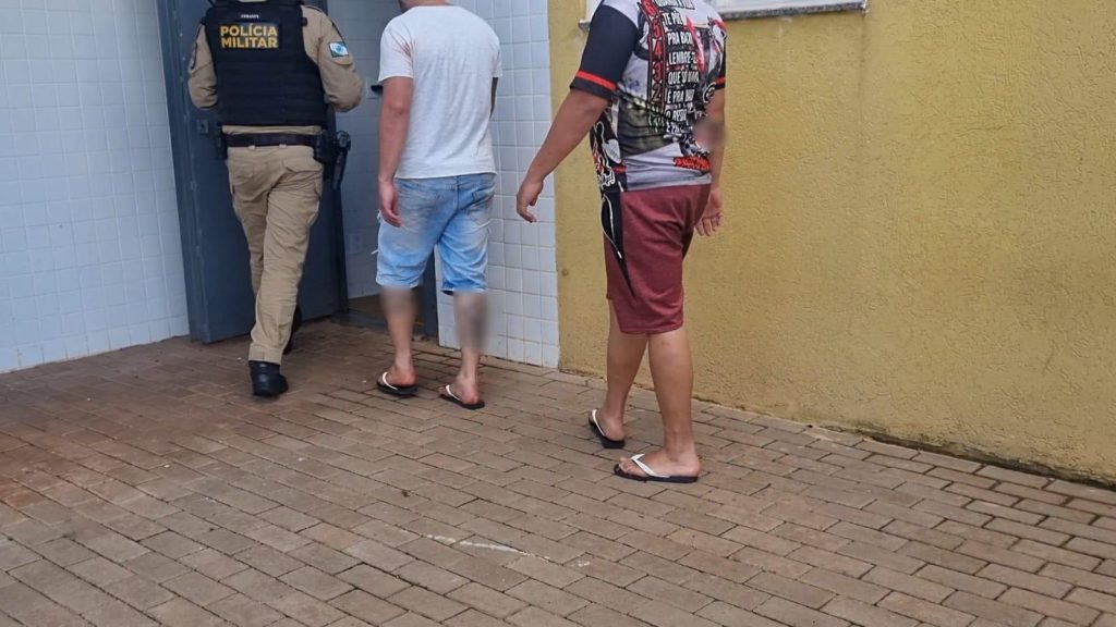 Com puxão de cabelo e mordida, ex e atual brigam e caso vai parar na delegacia Com puxão de cabelo e mordida, ex e atual brigam e caso vai parar na delegacia