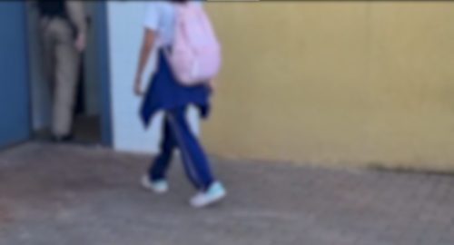 Três alunas trocam agressões em colégio no Bairro Morumbi e caso vai parar na delegacia Imagem referente a Três alunas trocam agressões em colégio no Bairro Morumbi e caso vai parar na delegacia