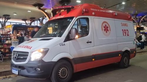 Mulher sofre queda ao descer de ônibus no Terminal Leste e fere a cabeça Imagem referente a Mulher sofre queda ao descer de ônibus no Terminal Leste e fere a cabeça