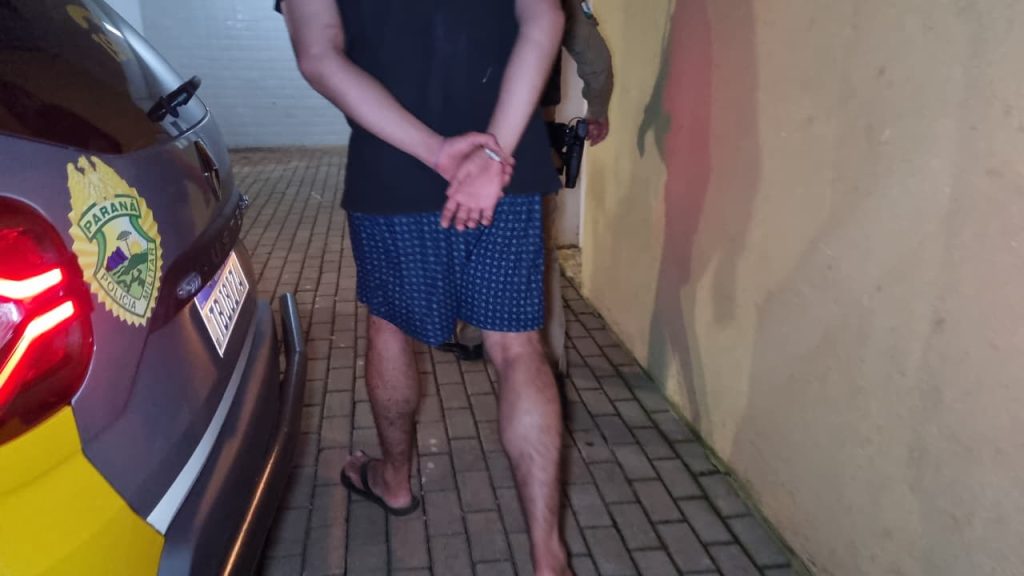 Jovem suspeito de agredir a própria mãe é detido pela PM no Bairro Periolo