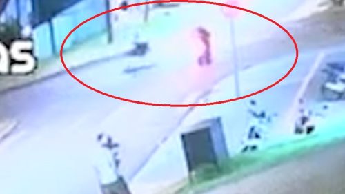 Câmera flagra batida entre motos em cruzamento no Bairro Canadá Imagem referente a Câmera flagra batida entre motos em cruzamento no Bairro Canadá