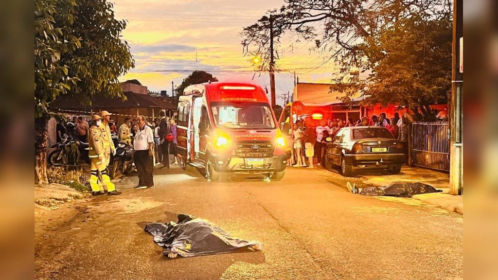 Discussão vira duelo em frente de bar: homens se matam a tiros no Dia de Finados Discussão vira duelo em frente de bar: homens se matam a tiros no Dia de Finados