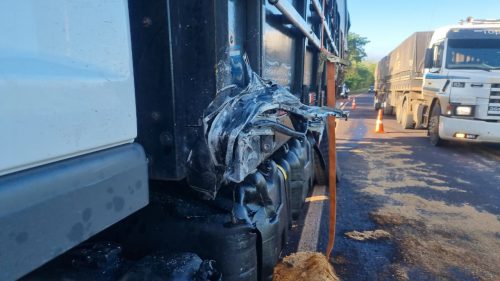 Imagem referente a Gol e carreta de primeira viagem se envolvem em acidente na BR-369 entre Cascavel e Corbélia