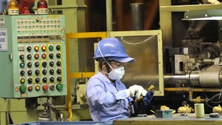 Produção industrial recua 0,4% em setembro, mostra IBGE