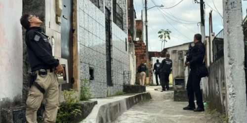 Imagem referente a Ação contra o Comando Vermelho prende 35 na Bahia; 1 pessoa foi morta