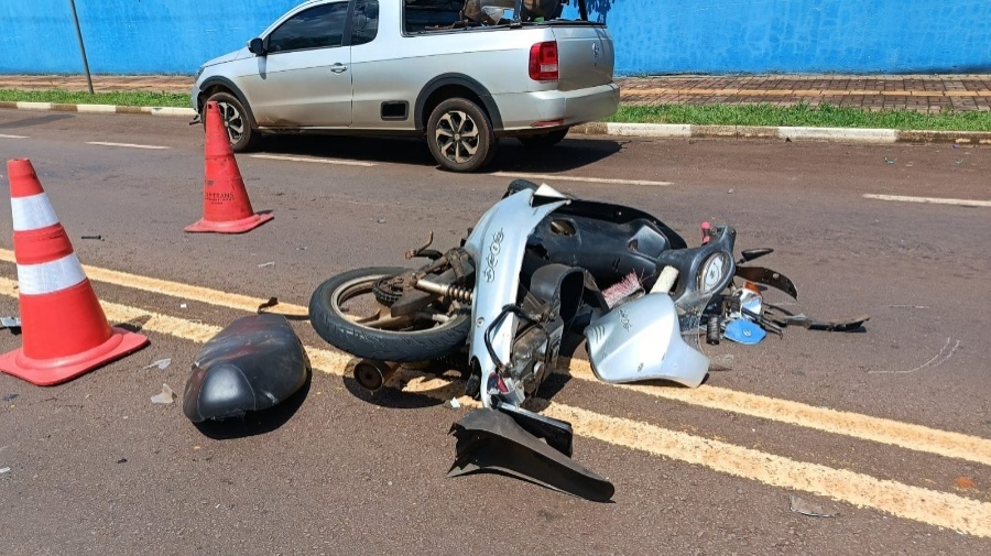 Motociclista sofre duas fraturas após colisão com picape em Toledo Motociclista sofre duas fraturas após colisão com picape em Toledo