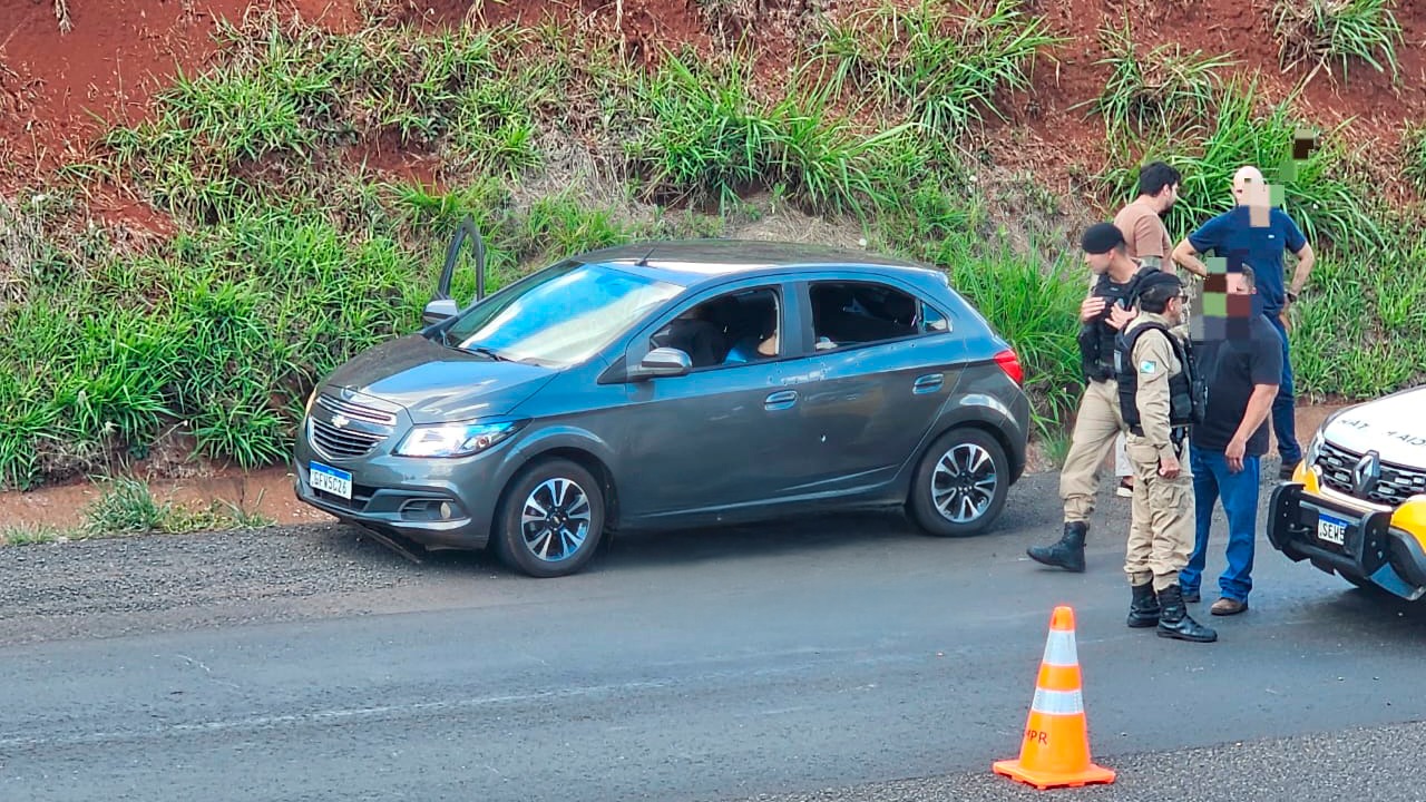 Bala come solta em Maringá: confronto termina com dois mortos e policial ferido Bala come solta em Maringá: confronto termina com dois mortos e policial ferido