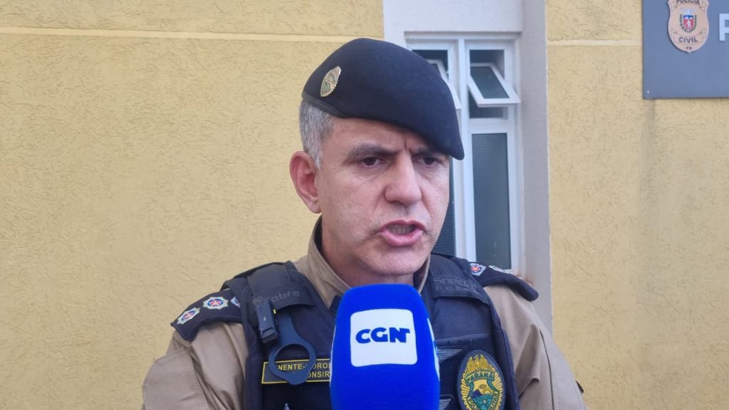 Conforme Tenente-Coronel Divonsir, motorista foi preso fumando maconha em veículo de empresa Conforme Tenente-Coronel Divonsir, motorista foi preso fumando maconha em veículo de empresa