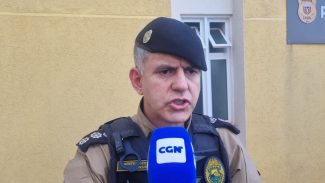 Conforme Tenente-Coronel Divonsir, motorista foi preso fumando maconha em veículo de empresa Conforme Tenente-Coronel Divonsir, motorista foi preso fumando maconha em veículo de empresa