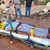 Imagem referente a Ciclista bate com força contra caminhão e tem suspeita de fratura no bairro Floresta